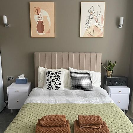 Modern Huge Double Room With Private Bathroom In Colindale Edgware Exterior foto